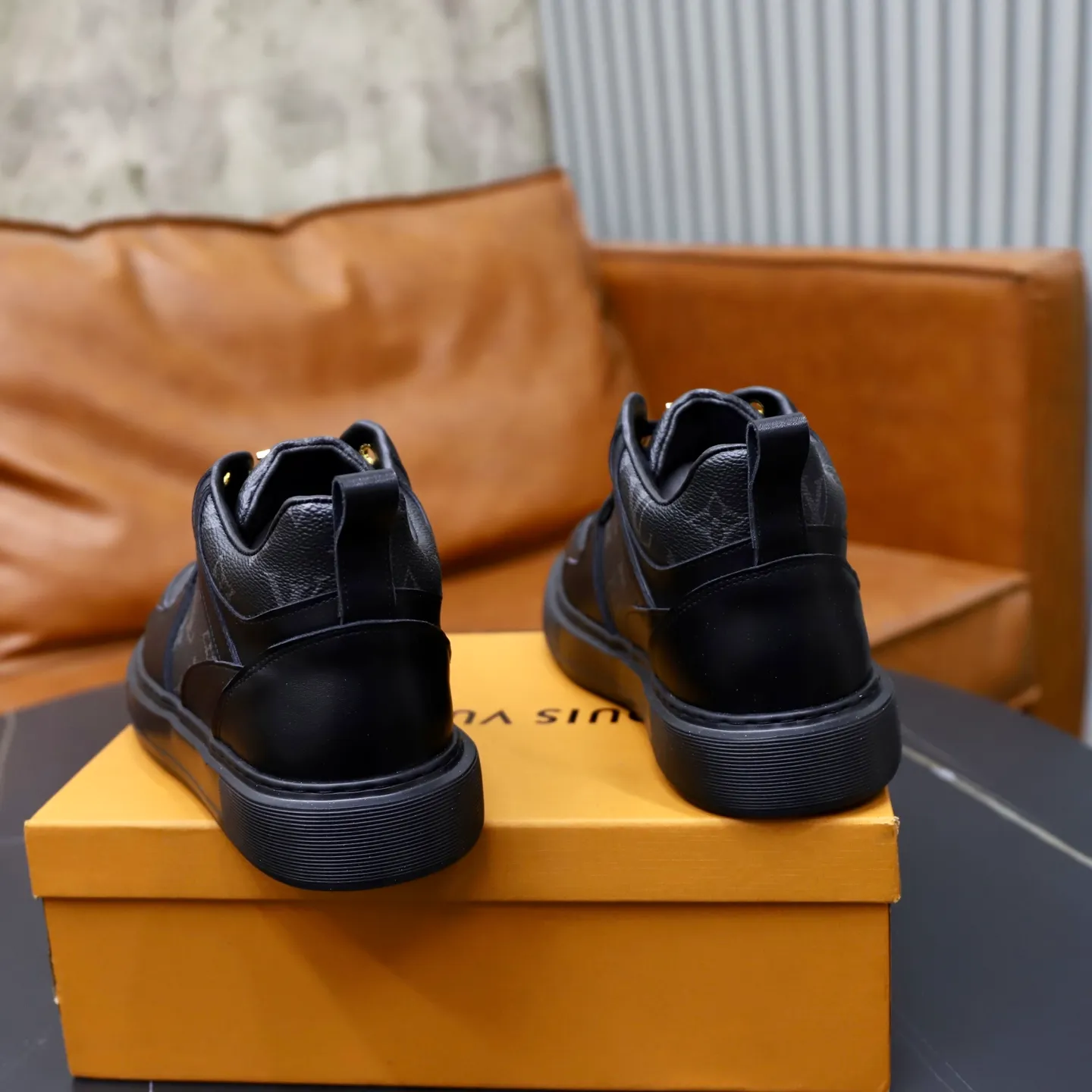 Ex-factory price: 442💰🙅‍♂️🙅‍♂️🙅‍♂️ Brand: LV Louis Vuitton Standard code: 38-44 (45 customized) Grade: Same as the official website Material: Original cowhide material spliced with brand rubber Comfortable and breathable lining Lightweight and wear-resistant sports outsole Style category: Men's fashionable casual shoes Running sneakers Distinguished luxury brand elements Top luxury color: actual picture color